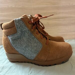 Sorel Evie Brown and Gray Ankle Lace Up Boots